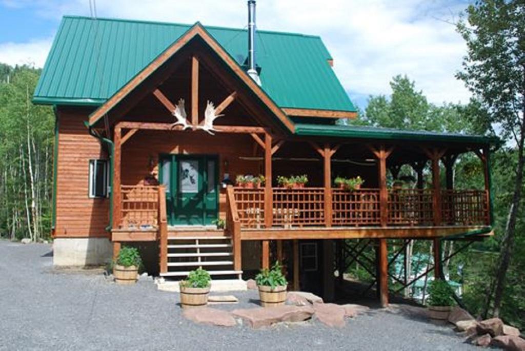Auberge De La Riviere Matapedia - Matapedia River Lodge Routhierville Exterior photo